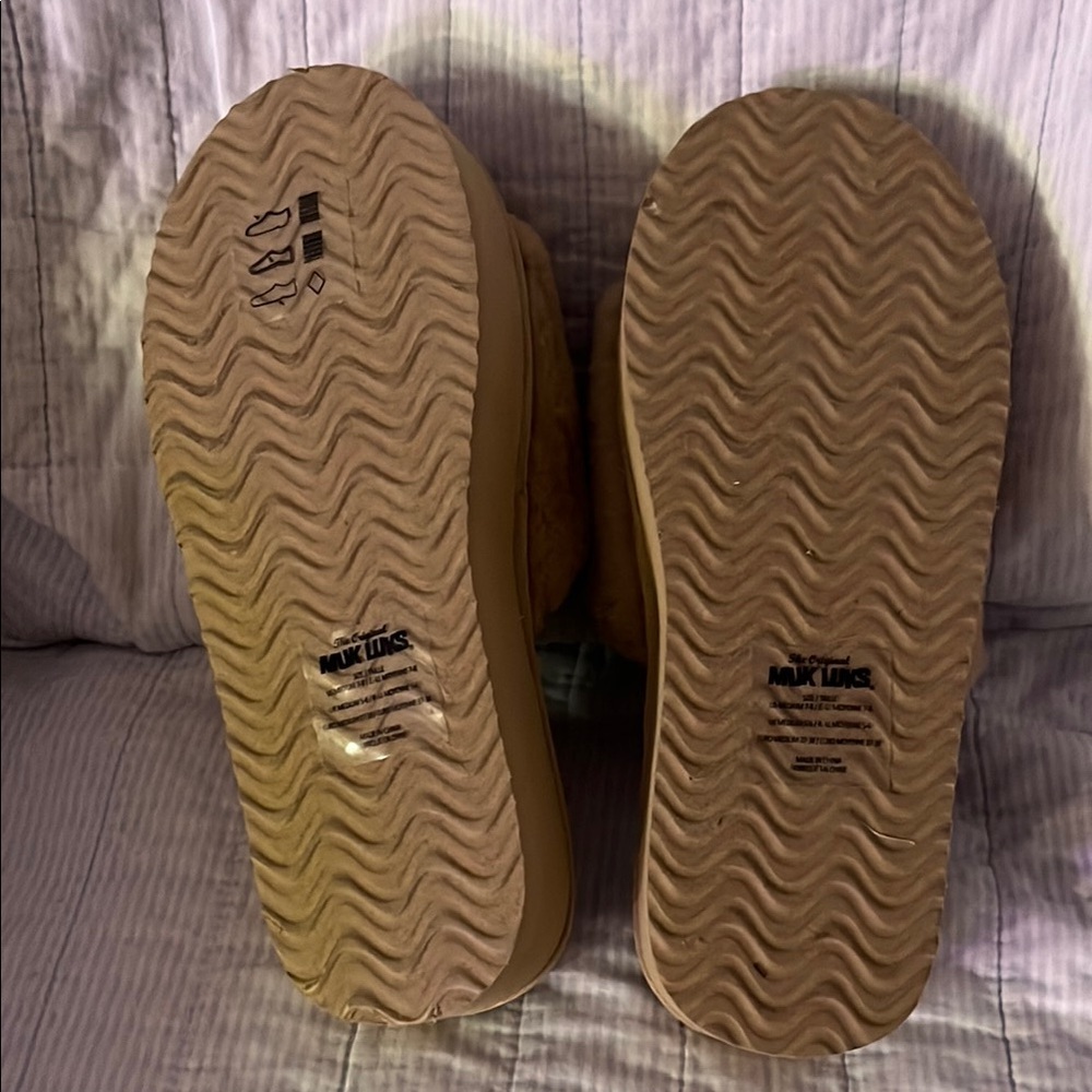 Muk Luks Women's Tan Fuzzy Slippers - Picture 3 of 4